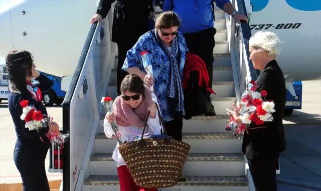 İsveçli Turist Grubu Antalya'da Görsel Şölen'le Karşılandı