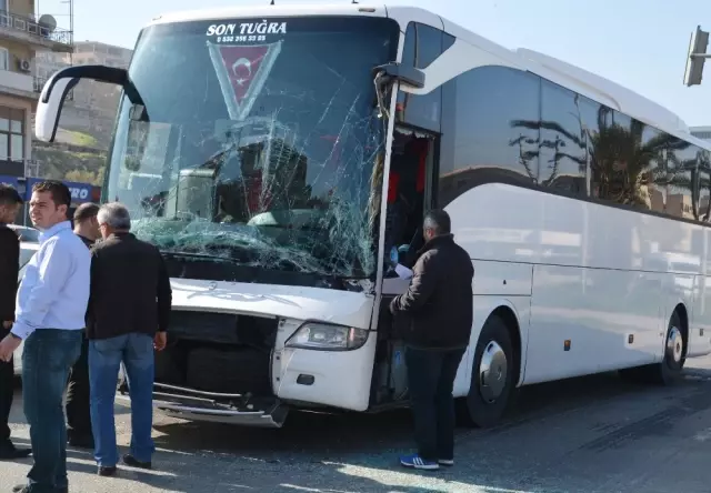 Tur Otobüsü ile TIR Çarpıştı, Yolcular Dehşeti Yaşadı