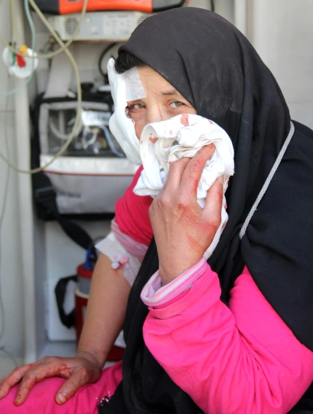 Adana'da Çadırlarda Yaşayan Suriyeliler Satırlı Sopalı Kavga Etti