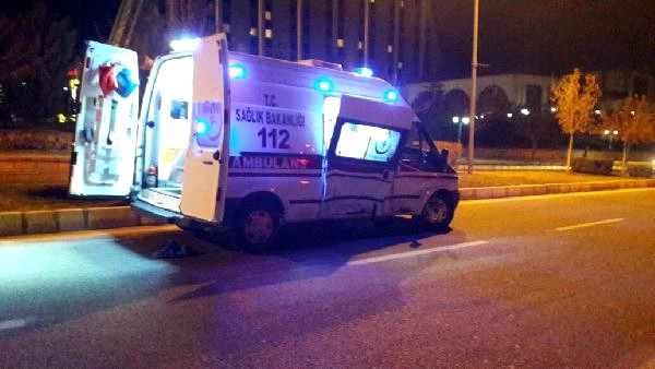 Elazığ'da Otomobil Ambulansa Çarptı: 2 Yaralı