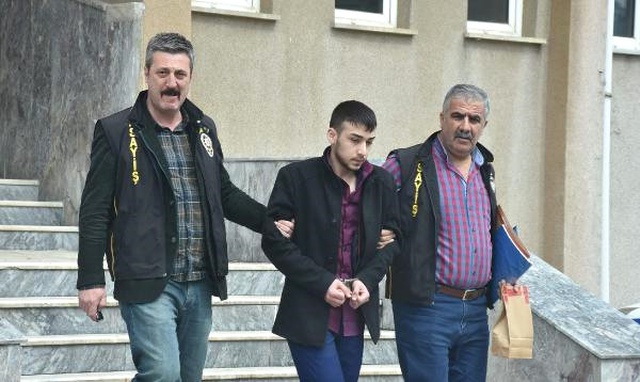 Sokakta Tanışıp Evine Gittiği Kadını Bıçaklayan Genç, Polise Teslim Oldu