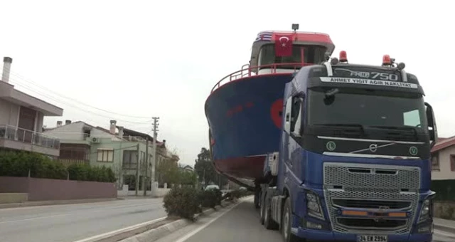 Gemi Taşıyan TIR Arıza Yapınca, Yol Trafiğe Kapandı