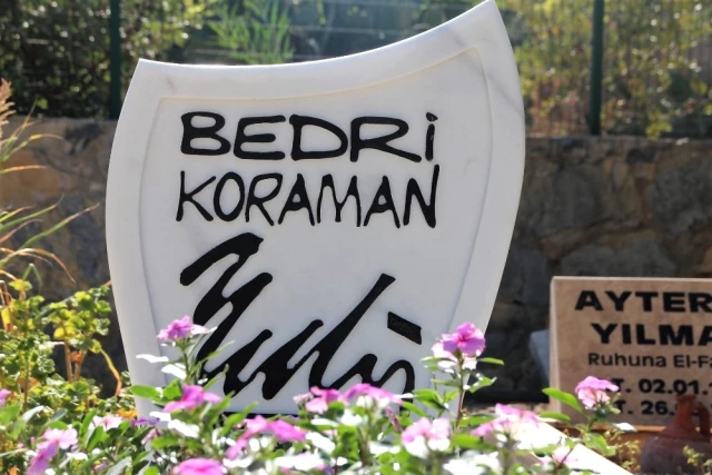 Ünlü Karikatürist Bedri Koraman'ın Mezarı Açıldı