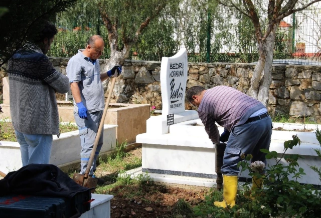 Ünlü Karikatürist Bedri Koraman'ın Mezarı Açıldı