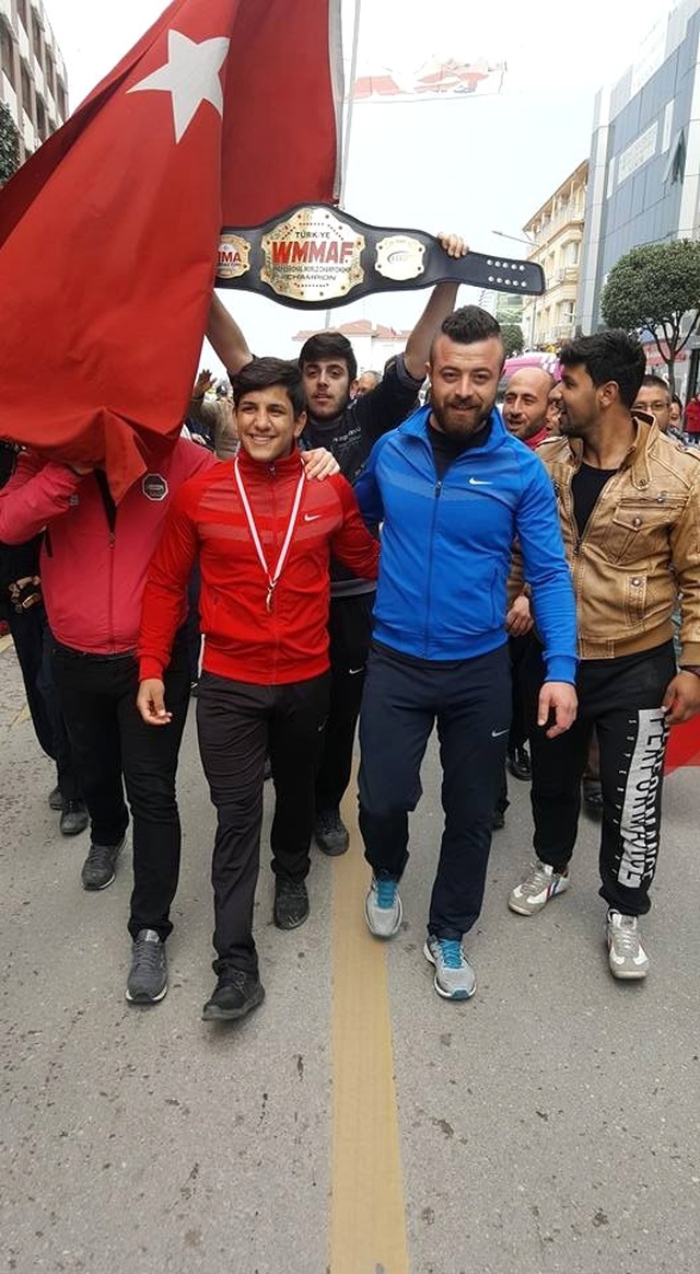 Yalovalı Roman Sporcu Kadir Dalkıran, Karma Dövüşte Dünya Şampiyonu Oldu