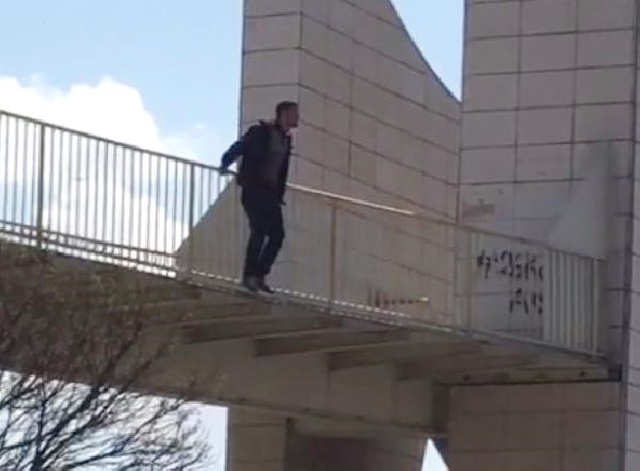 Gaziantep'te Üst Geçitten Atlayan Adam Yaralandı