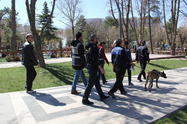 Türk Polisi Ülke Genelinde Okul ve Çevrelerini Didik Didik Aradı