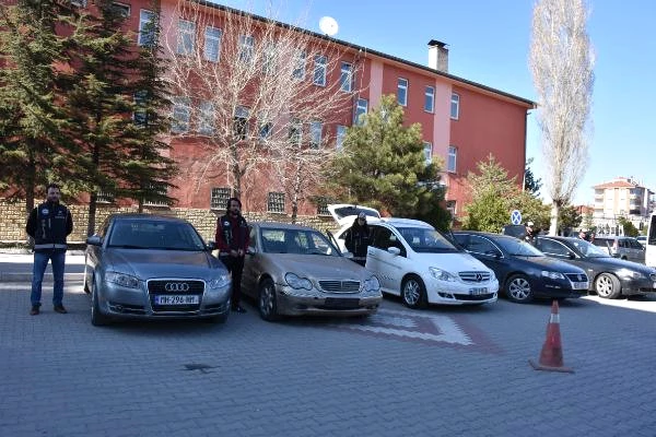 Gürcistan'dan Getirdikleri Lüks Otomobilleri Satan Şebeke Yakalandı