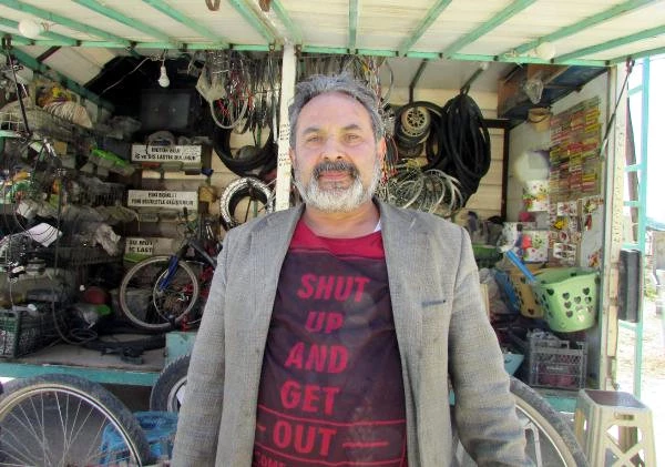 Afyon'da Seyyar Bisiklet Tamircisi, Müşterilerinin Ayağına Gidiyor