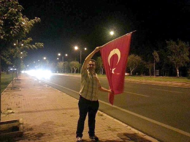Gülen'in Yanındaki Kişiye Benzerliği Profesörü Görevinden Etmiş!