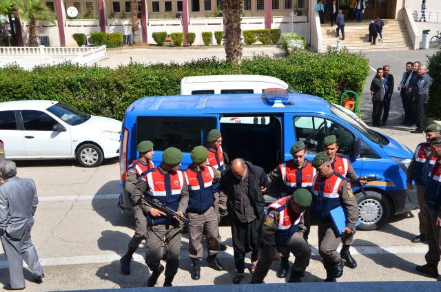 Adana'daki Katliam Evinden 'Yasak Aşk' Çıktı