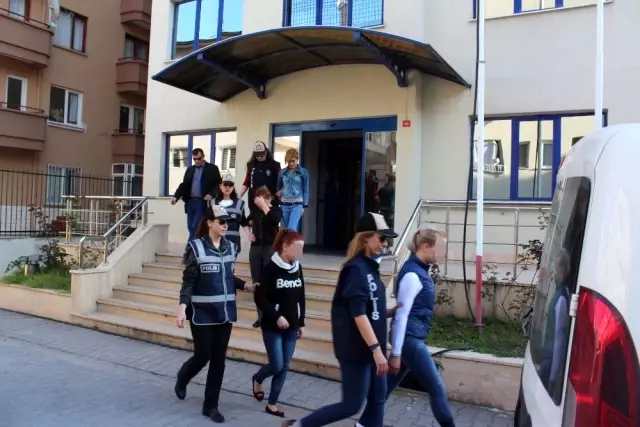 İş Vaadiyle Kandırdıkları Yabancı Kadınları Fuhuşa Zorlayan Şebeke Çökertildi
