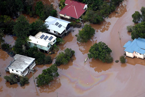 Avustralya'da 10 Metreyi Bulan Sel Suları Evleri Çatılarına Kadar Yuttu