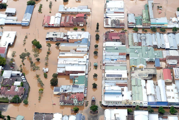 Avustralya'da 10 Metreyi Bulan Sel Suları Evleri Çatılarına Kadar Yuttu