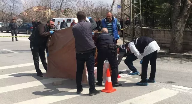 Annesinin Gözü Önünde Kamyonun Altına Giren Furkan'ın Babası Kahroldu