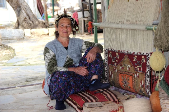 Bodrumlu Ümmühan Teyze, Çeyizi İçin Dokumaya Başladığı Halılarla Dünyaya Nam Saldı