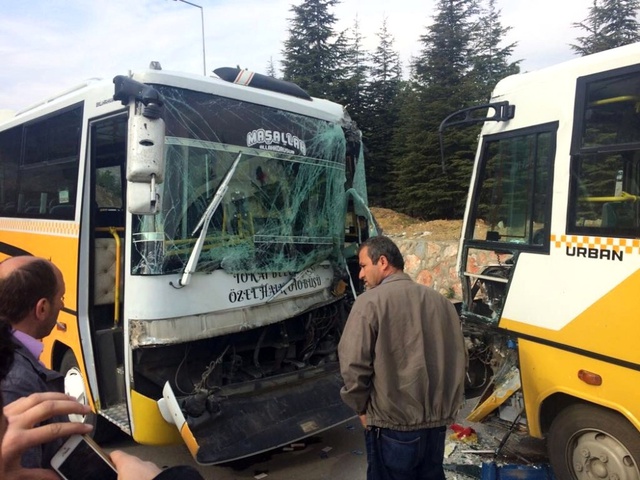 Tokat'ta Üniversiteli Öğrencileri Taşıyan 2 Midibüs Çarpıştı: 25 Yaralı