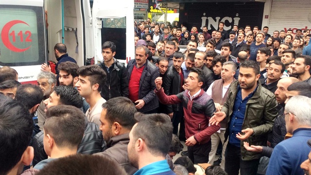 Van'da Silahlı, Döner Bıçaklı Bıçaklı Kavga: 4 Yaralı