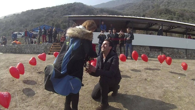 Çılgın Aşık, 650 Metre Yükseklikte Evlenme Teklifi Etti
