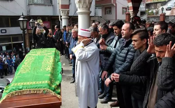 Yeni Silahını İncelerken Kazayla Kendini Vuran Memur, Hayatını Kaybetti