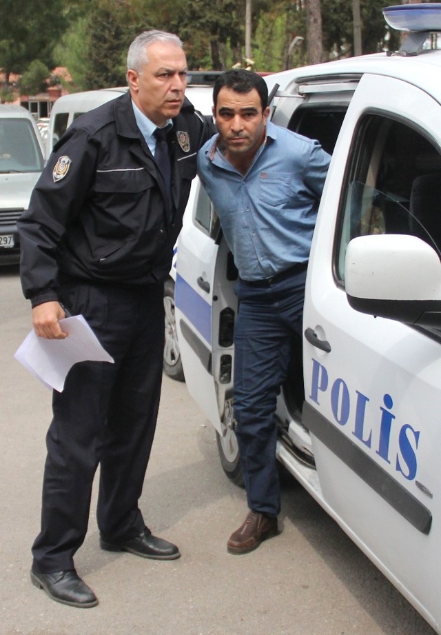 Çifte Cinayetten Yakalanan Zanlı Sabır Çekerek Tepki Gösterdi