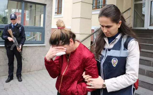 Sakarya'da Bir Kadın, Tartıştığı Eski Sevgilisini Bıçaklayarak Ağır Yaraladı
