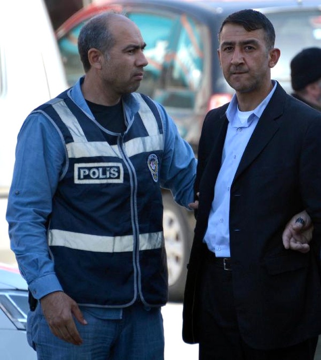 Adam Yaralamaktan Hüküm Giyen Zanlı, Pişkinlikte Sınır Tanımadı, Gülerek Poz Verdi