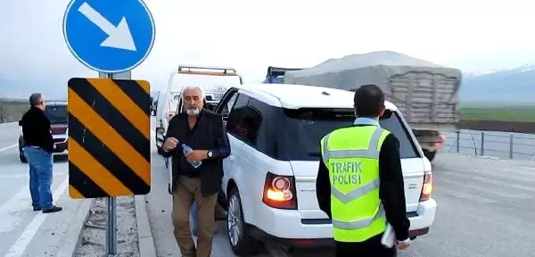 Afyon'da Bir Sürücü, Kendisine Kaza Yaptıran Kamyon Şoförünü Yakalattı