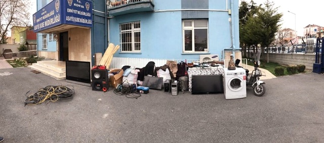 Çaldıkları Elbiselerle Kıyafet Dükkanı Açan Hırsızlar Tutuklandı