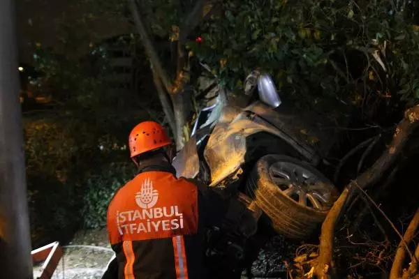 Takla Atan Otomobil ATV Televizyon Binasının Bahçesine Uçtu: 4 Yaralı