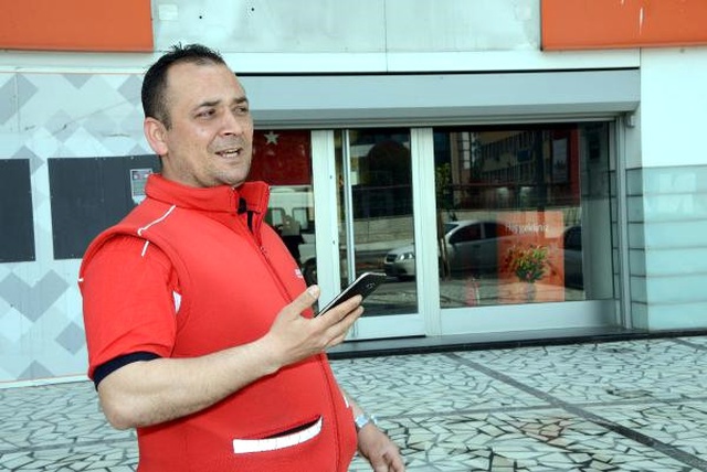 Adana'da Bankanın Kapısını Açık Bırakıp Gitmişler