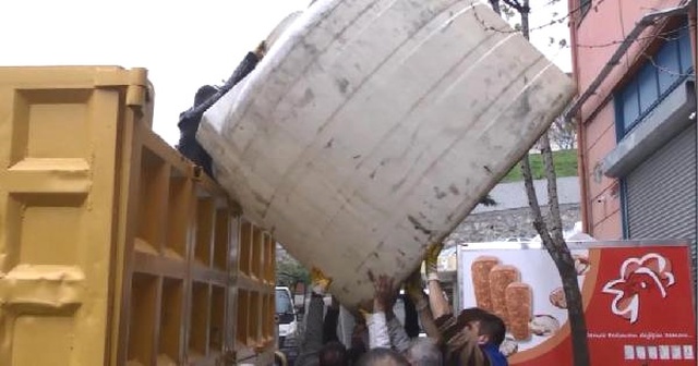 Düğün Salonunda Binlerce Litre Sahte İçki Ele Geçirildi