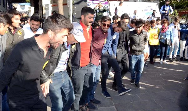 HDP'nin Bodrum'da Gerçekleştirdiği 'Hayır Mitingi'nde Sopalar Havada Uçuştu