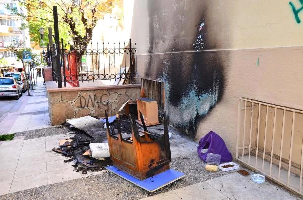 Manisa'da Öğrencilerin Yaptığı Kedi ve Köpek Evleri Ateşe Verildi