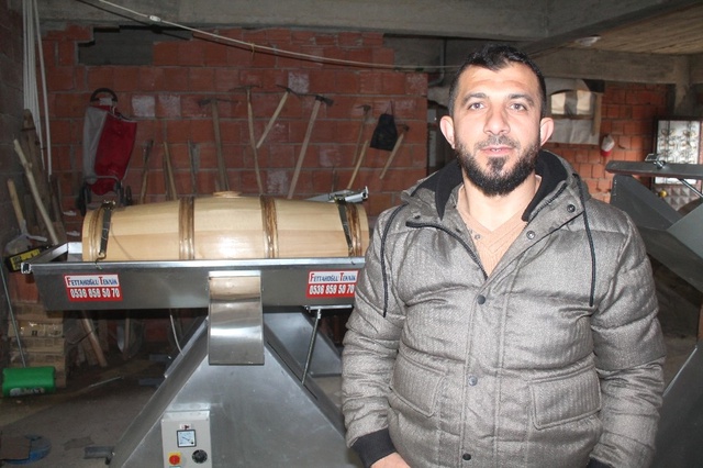 Amcaları Eziyet Çekmesin Diye Ürettikleri Makinenin Seri Üretimine Geçtiler