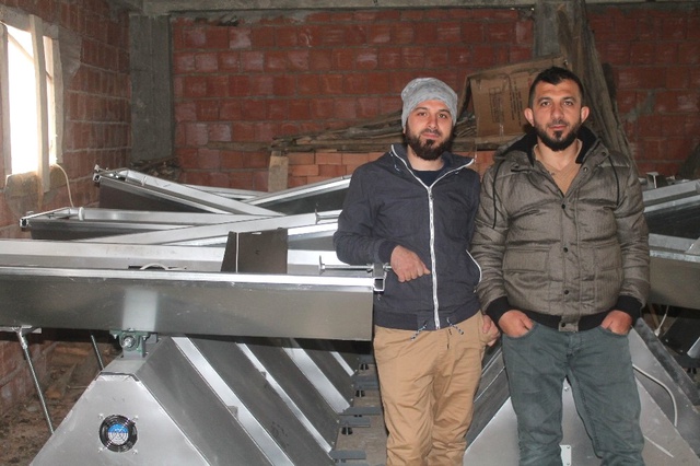 Amcaları Eziyet Çekmesin Diye Ürettikleri Makinenin Seri Üretimine Geçtiler