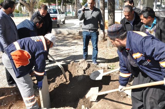 Çöpte Bulunan Bebeğin Mezar Taşına