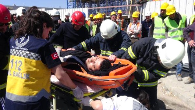 Kule Vinçte Baygınlık Geçiren Operatör Kurtarıldı