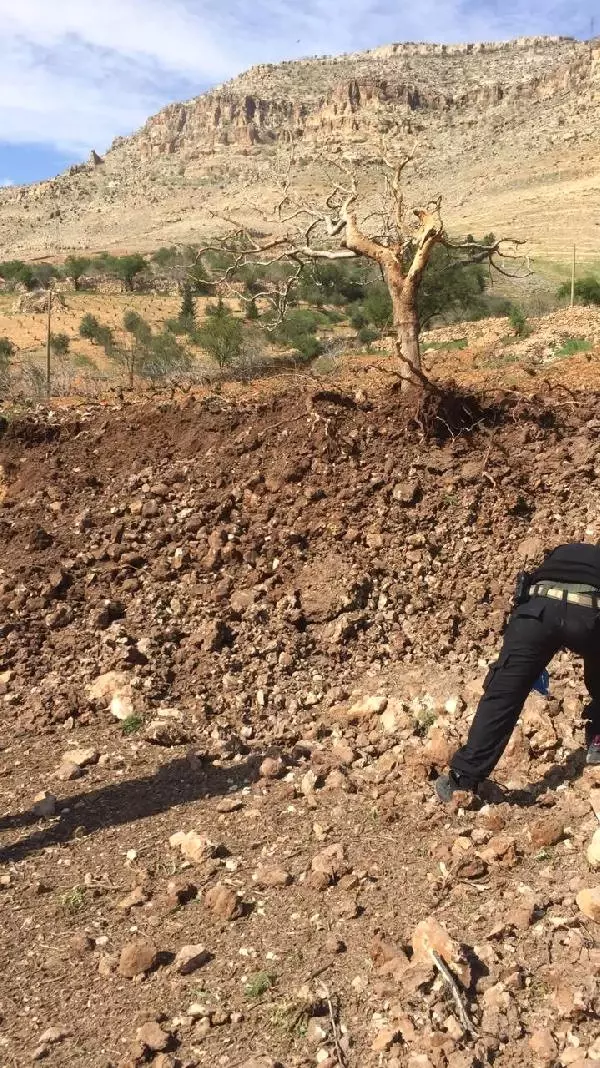 PKK'nın Karayoluna Tuzakladığı 300 Kilo Bomba Son Anda Fark Edildi