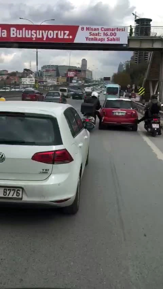 E-5'te Tehlikeli Yolculuk Kameralara Yansıdı