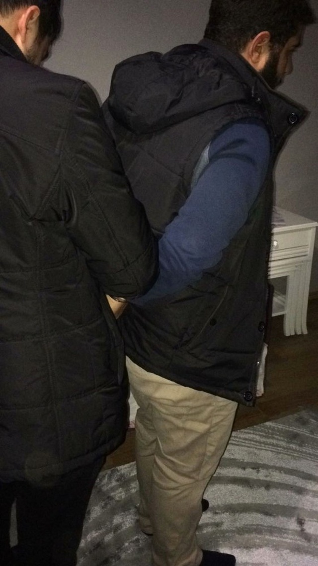 Okmeydanı'nda Kahvede, 'Evet' Diyenleri Silahla Tehdit Eden DHKPC'liler Tutuklandı