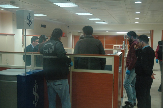 Tornavida ile Banka Soymaya Kalkan Hırsız, Alarmı Duyunca Kaçtı