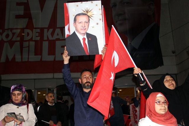 Referandum Sonrası İstanbul'da 'Evet' Kutlamaları
