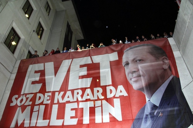Referandum Sonrası İstanbul'da 'Evet' Kutlamaları