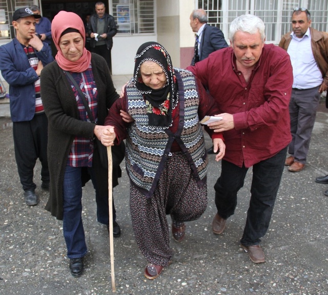 Adana'da Oy Pusulası Seçmenin Ayağına Geldi