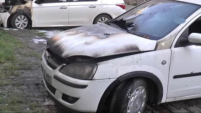 Şanlıurfa'da 5 Araç, Kimliği Belirsiz Kişiler Tarafından Kundaklandı