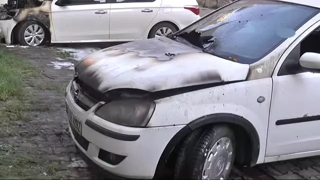 Şanlıurfa'da 5 Araç, Kimliği Belirsiz Kişiler Tarafından Kundaklandı