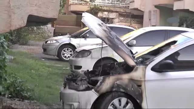 Şanlıurfa'da 5 Araç, Kimliği Belirsiz Kişiler Tarafından Kundaklandı