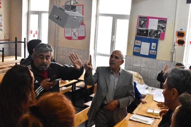Konya'da Zarftan Çıkan İki 'Evet' Pusulası Tartışmaya Neden Oldu