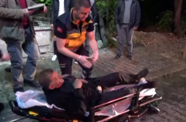 Saldırganlar, Yaşlı Adamı Ayağından Vurduktan Sonra Evini Yaktı